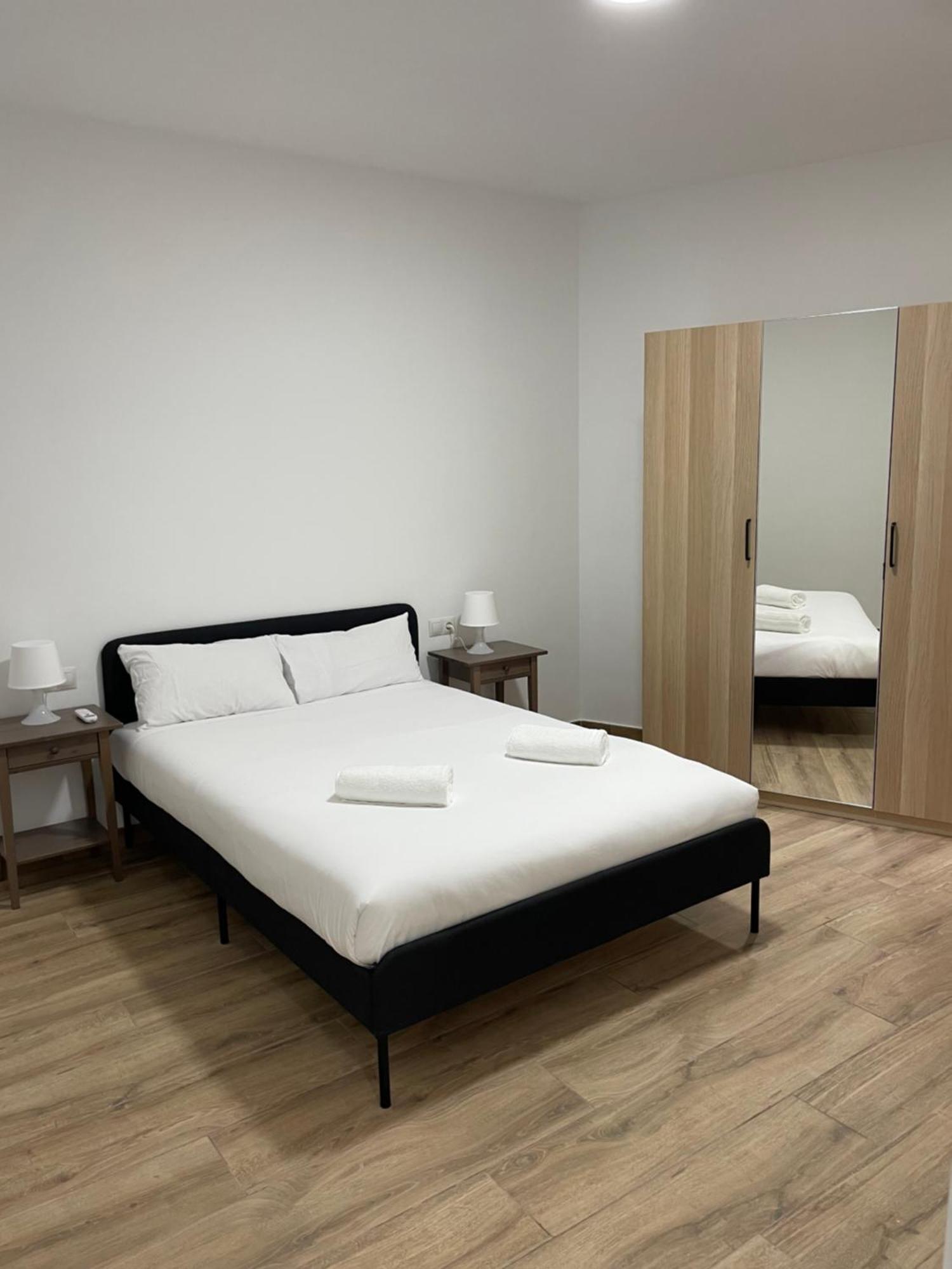 Apartamentos Tarradellas Sants Estacio Barcelona Exterior foto