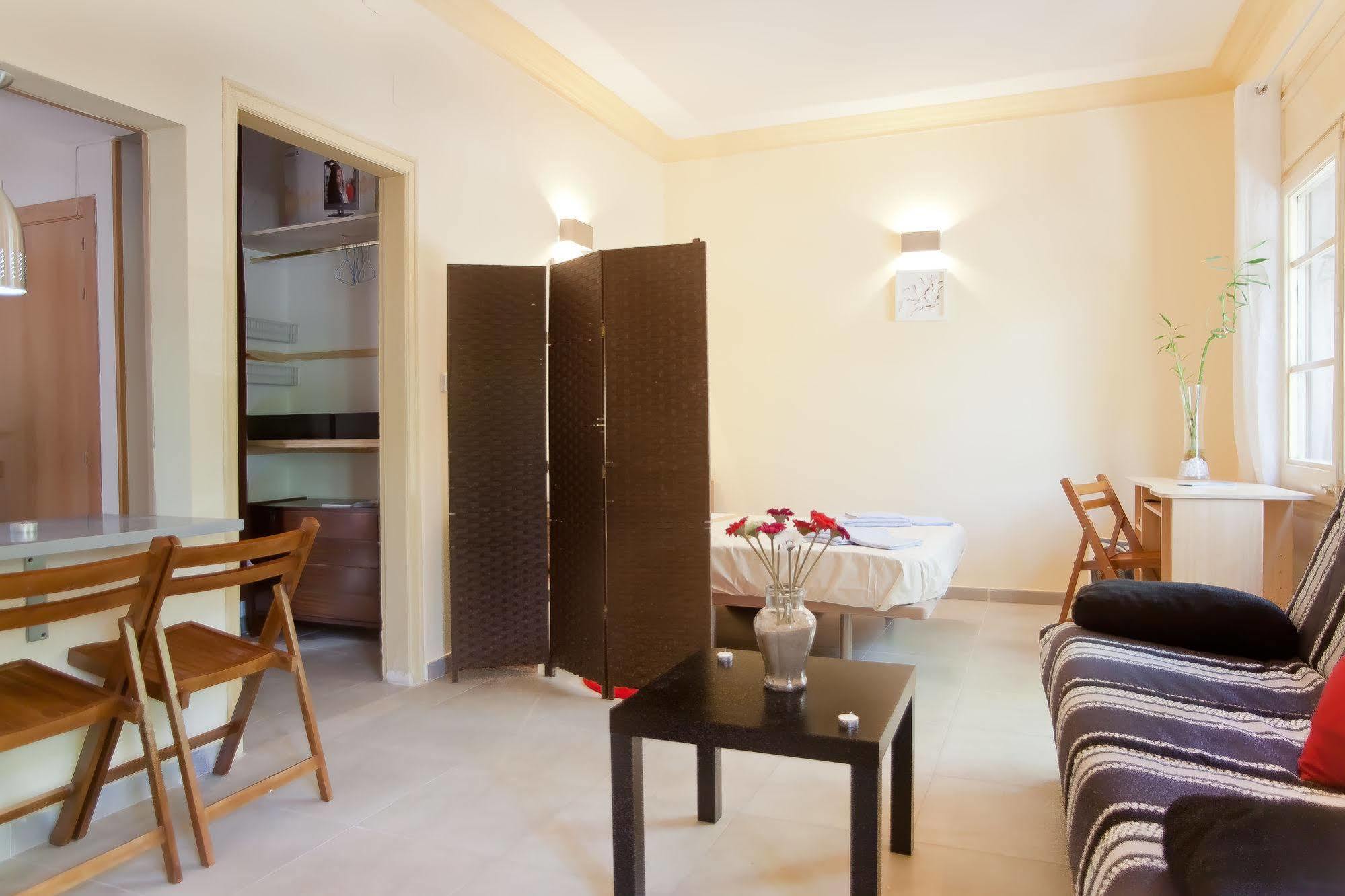 Apartamentos Tarradellas Sants Estacio Barcelona Exterior foto
